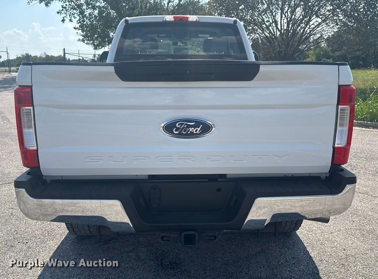 image for item DJ7824 2018 Ford F350 Super Duty SuperCab pickup truck