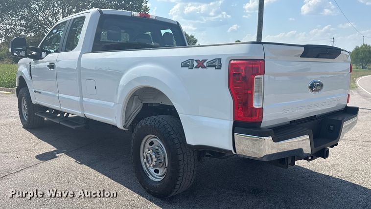 image for item DJ7824 2018 Ford F350 Super Duty SuperCab pickup truck