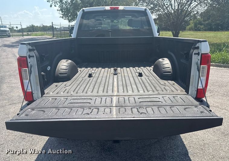 image for item DJ7824 2018 Ford F350 Super Duty SuperCab pickup truck