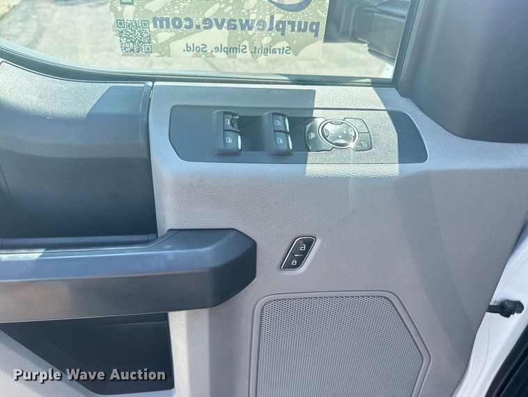 image for item DJ7824 2018 Ford F350 Super Duty SuperCab pickup truck