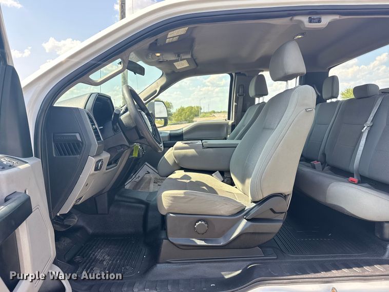 image for item DJ7824 2018 Ford F350 Super Duty SuperCab pickup truck