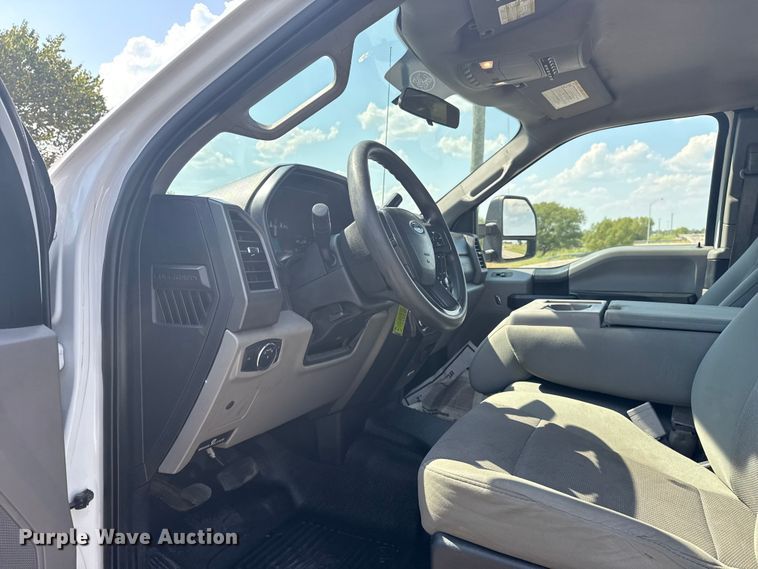 image for item DJ7824 2018 Ford F350 Super Duty SuperCab pickup truck