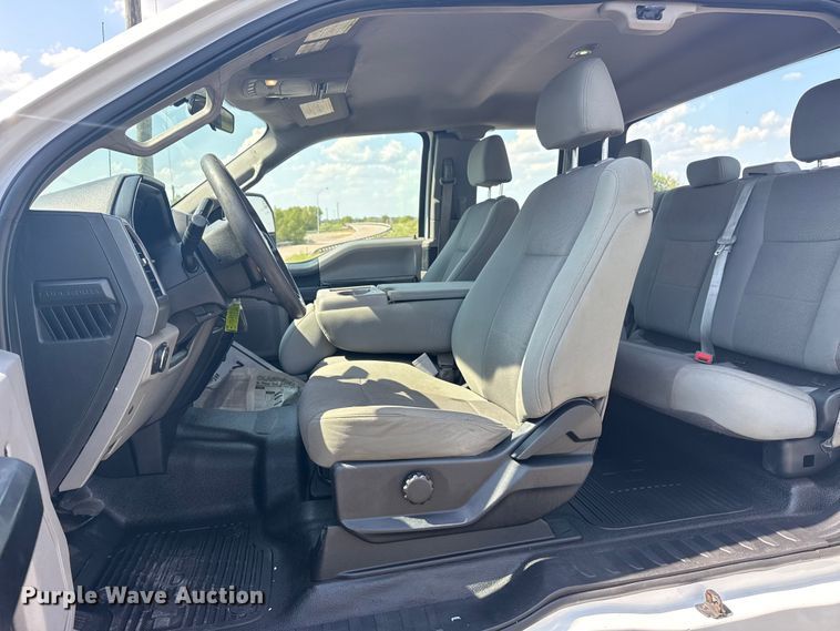 image for item DJ7824 2018 Ford F350 Super Duty SuperCab pickup truck