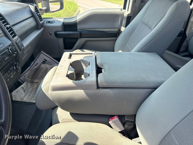 image for item DJ7824 2018 Ford F350 Super Duty SuperCab pickup truck