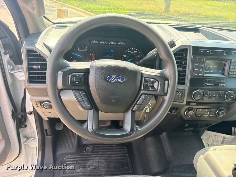 image for item DJ7824 2018 Ford F350 Super Duty SuperCab pickup truck