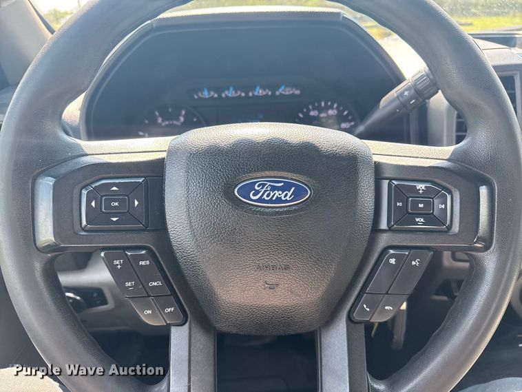 image for item DJ7824 2018 Ford F350 Super Duty SuperCab pickup truck