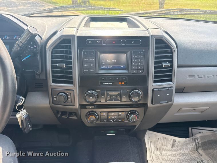 image for item DJ7824 2018 Ford F350 Super Duty SuperCab pickup truck