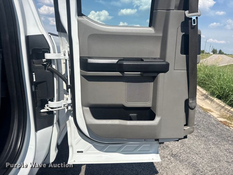 image for item DJ7824 2018 Ford F350 Super Duty SuperCab pickup truck