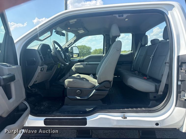 image for item DJ7824 2018 Ford F350 Super Duty SuperCab pickup truck