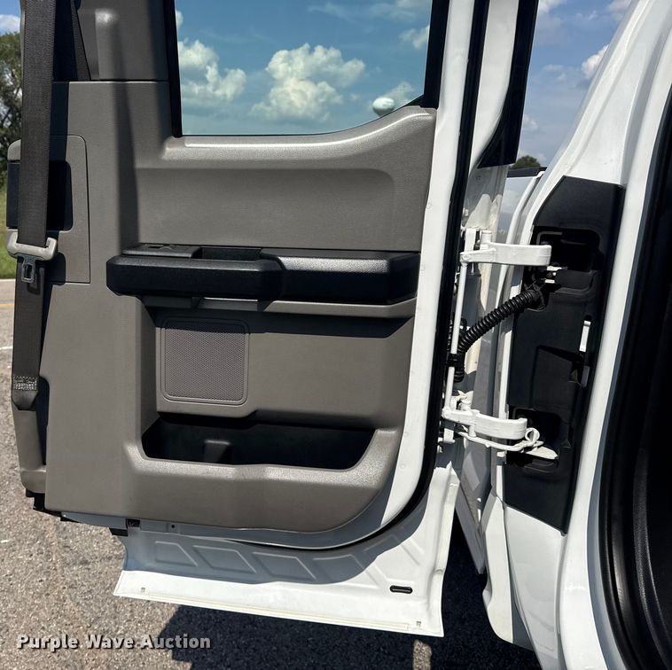 image for item DJ7824 2018 Ford F350 Super Duty SuperCab pickup truck