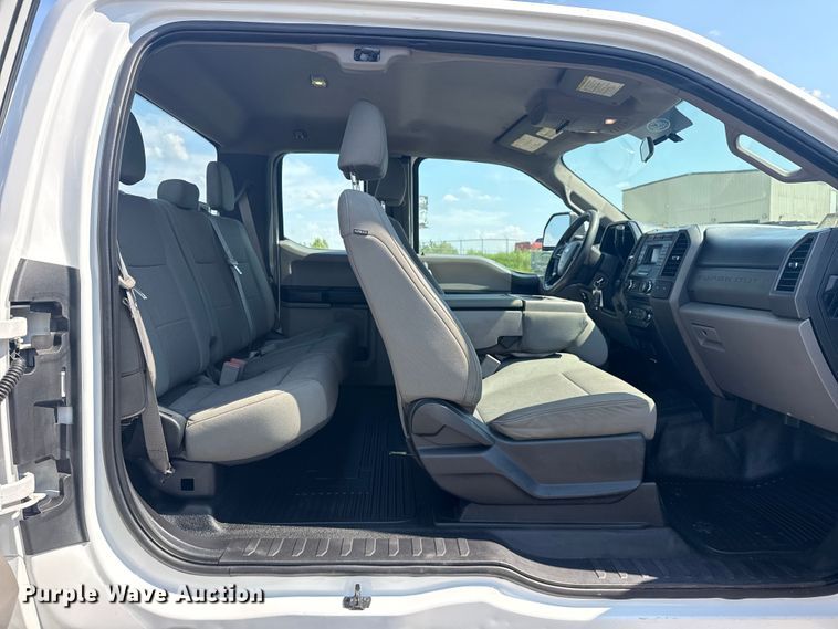 image for item DJ7824 2018 Ford F350 Super Duty SuperCab pickup truck