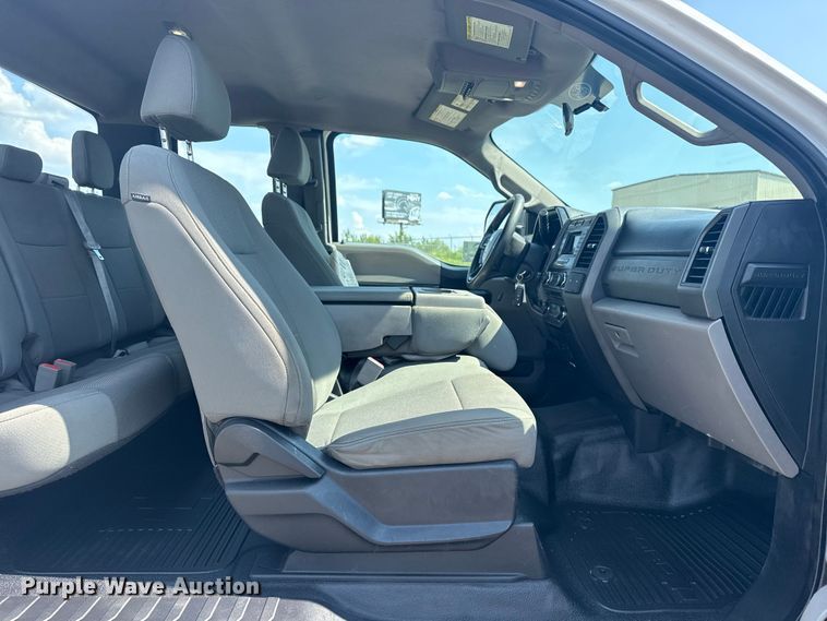 image for item DJ7824 2018 Ford F350 Super Duty SuperCab pickup truck