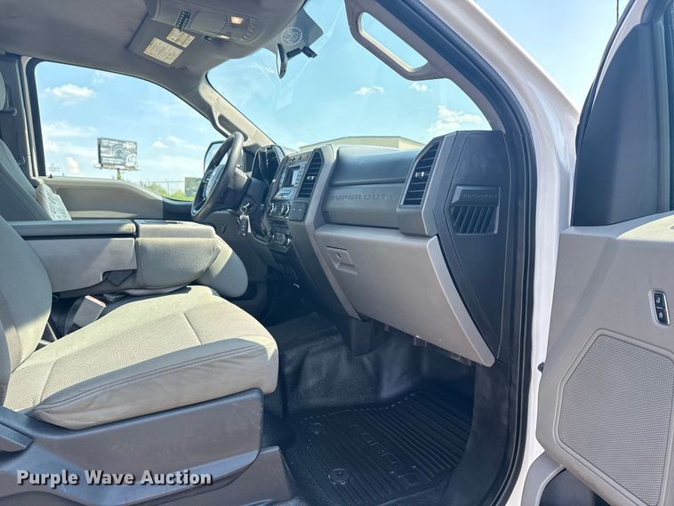 image for item DJ7824 2018 Ford F350 Super Duty SuperCab pickup truck