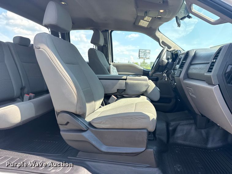 image for item DJ7824 2018 Ford F350 Super Duty SuperCab pickup truck