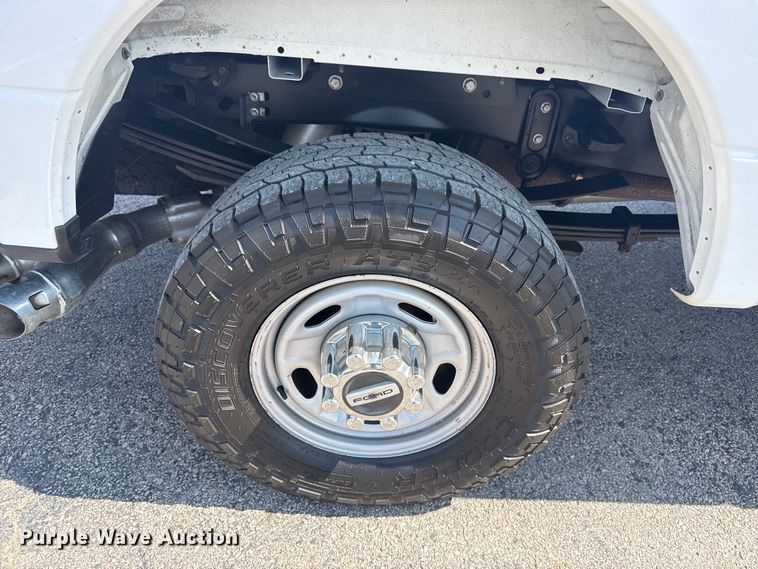 image for item DJ7824 2018 Ford F350 Super Duty SuperCab pickup truck