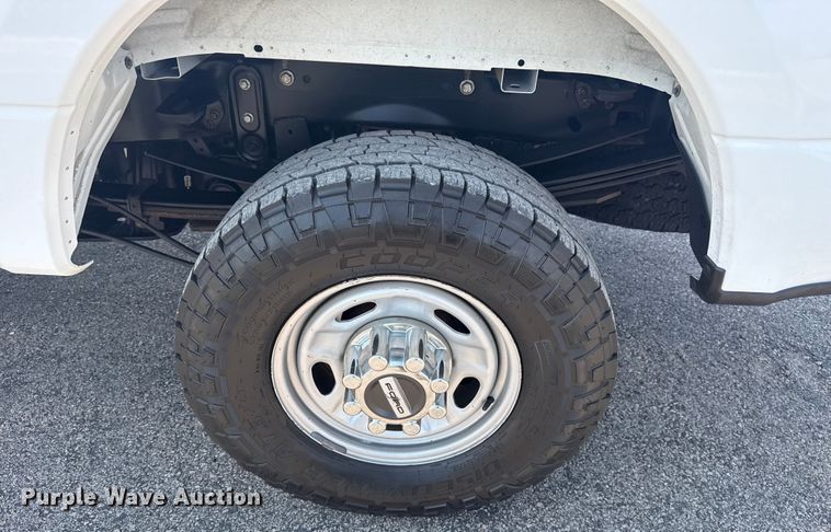 image for item DJ7824 2018 Ford F350 Super Duty SuperCab pickup truck