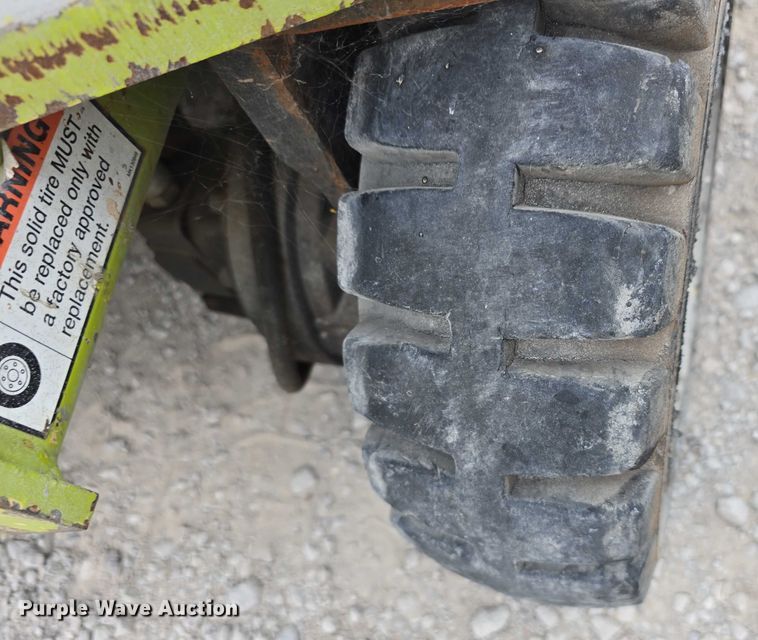 image for item DR3992 Clark CSL26N scissor lift