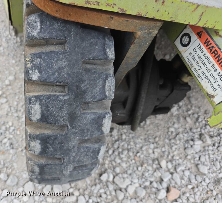 image for item DR3992 Clark CSL26N scissor lift