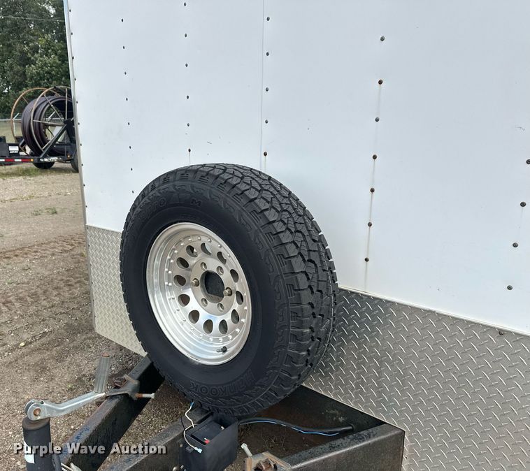 image for item DT6352 2000 US Cargo P08528TA3 enclosed cargo trailer