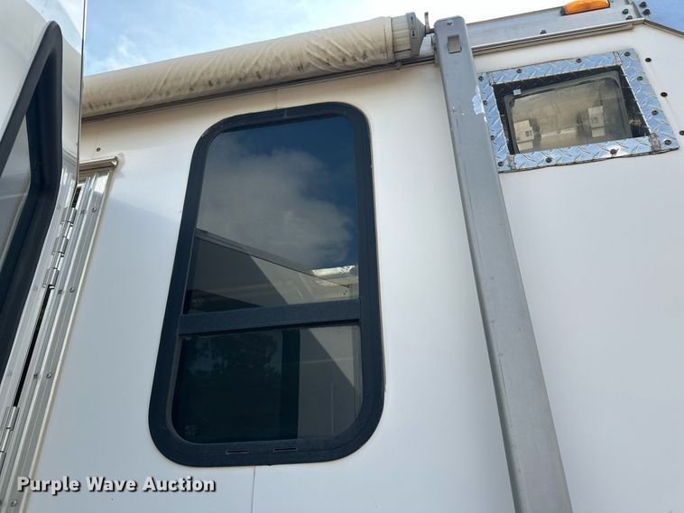 image for item DT6352 2000 US Cargo P08528TA3 enclosed cargo trailer