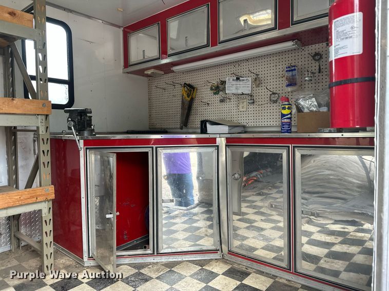 image for item DT6352 2000 US Cargo P08528TA3 enclosed cargo trailer