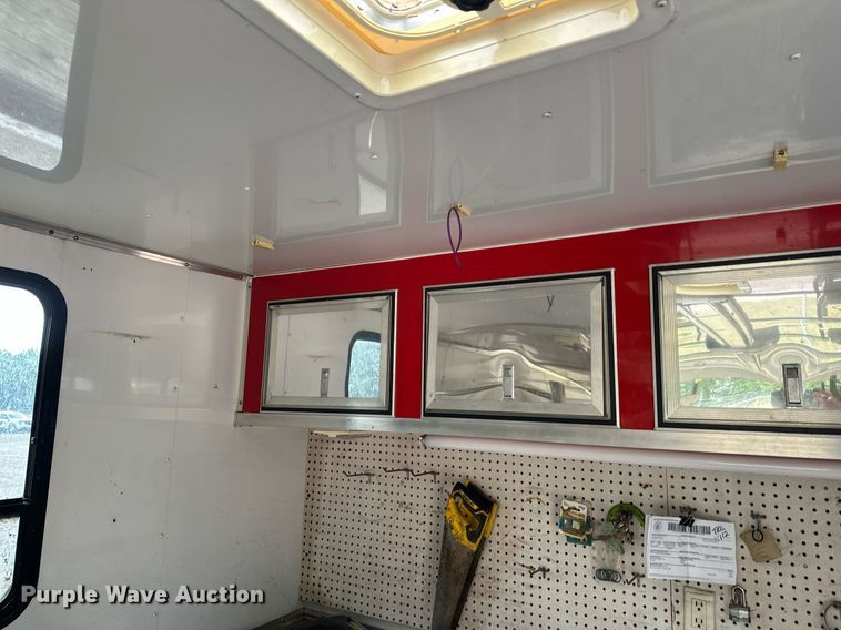 image for item DT6352 2000 US Cargo P08528TA3 enclosed cargo trailer