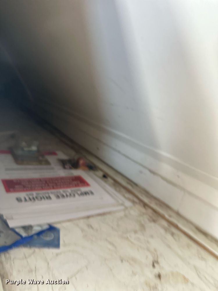 image for item DT6352 2000 US Cargo P08528TA3 enclosed cargo trailer