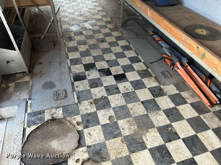 image for item DT6352 2000 US Cargo P08528TA3 enclosed cargo trailer