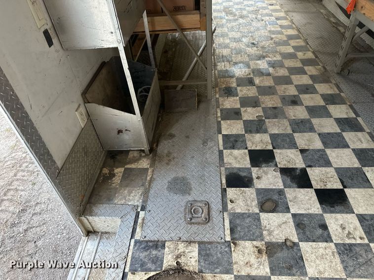 image for item DT6352 2000 US Cargo P08528TA3 enclosed cargo trailer