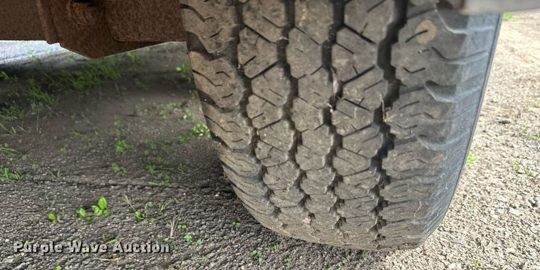 image for item DT6352 2000 US Cargo P08528TA3 enclosed cargo trailer