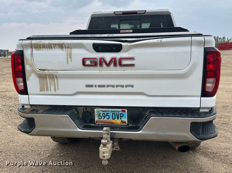 image for item DT6376 2022 GMC Sierra 2500HD Crew Cab pickup truck
