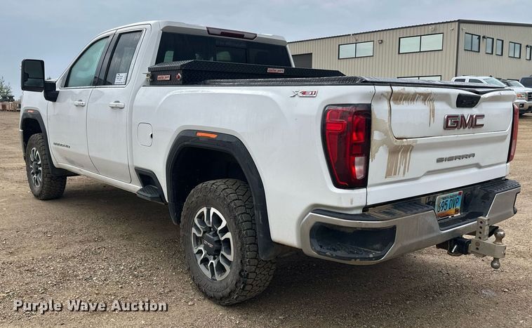 image for item DT6376 2022 GMC Sierra 2500HD Crew Cab pickup truck