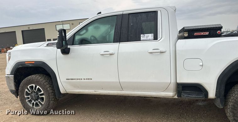 image for item DT6376 2022 GMC Sierra 2500HD Crew Cab pickup truck