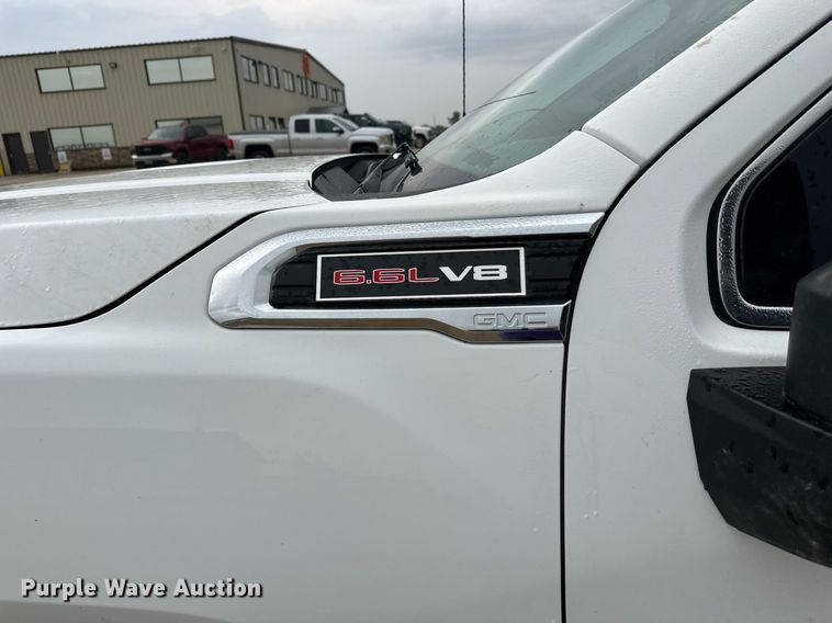 image for item DT6376 2022 GMC Sierra 2500HD Crew Cab pickup truck