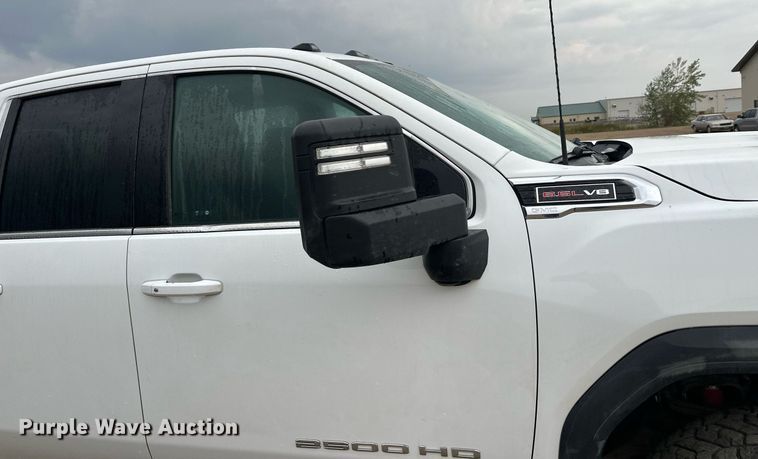 image for item DT6376 2022 GMC Sierra 2500HD Crew Cab pickup truck