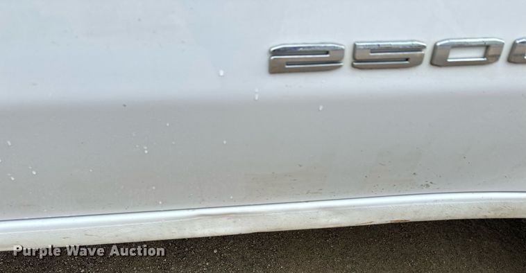 image for item DT6376 2022 GMC Sierra 2500HD Crew Cab pickup truck