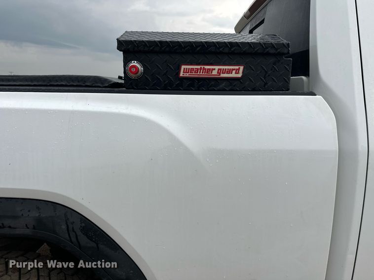 image for item DT6376 2022 GMC Sierra 2500HD Crew Cab pickup truck