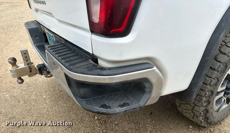 image for item DT6376 2022 GMC Sierra 2500HD Crew Cab pickup truck