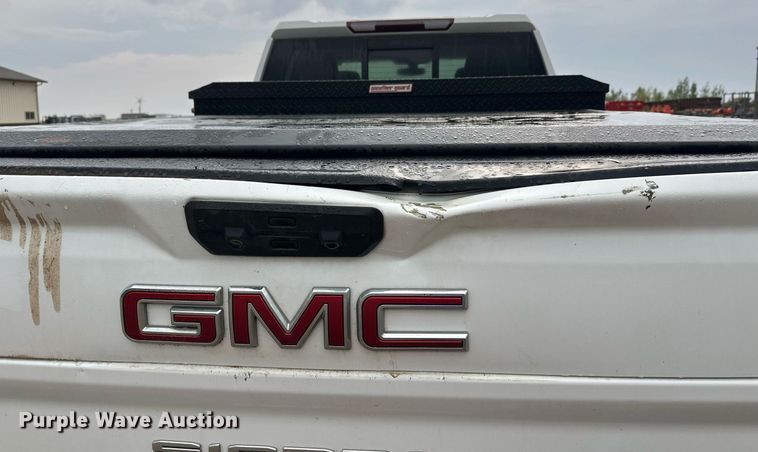 image for item DT6376 2022 GMC Sierra 2500HD Crew Cab pickup truck