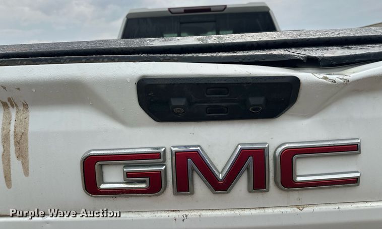 image for item DT6376 2022 GMC Sierra 2500HD Crew Cab pickup truck
