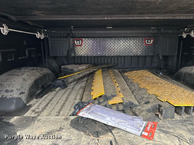 image for item DT6376 2022 GMC Sierra 2500HD Crew Cab pickup truck