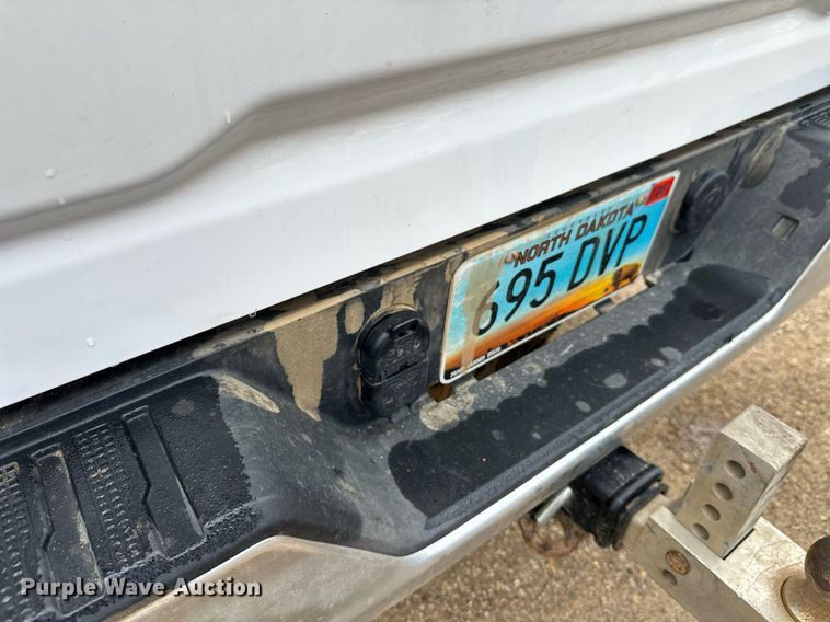 image for item DT6376 2022 GMC Sierra 2500HD Crew Cab pickup truck