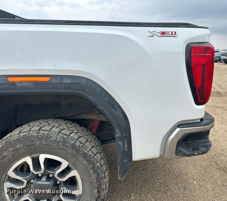 image for item DT6376 2022 GMC Sierra 2500HD Crew Cab pickup truck