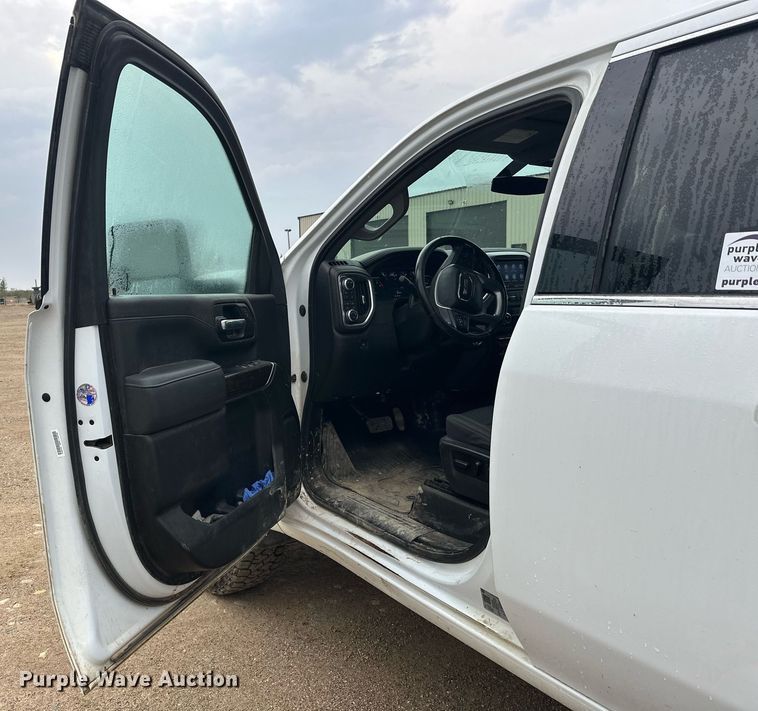 image for item DT6376 2022 GMC Sierra 2500HD Crew Cab pickup truck