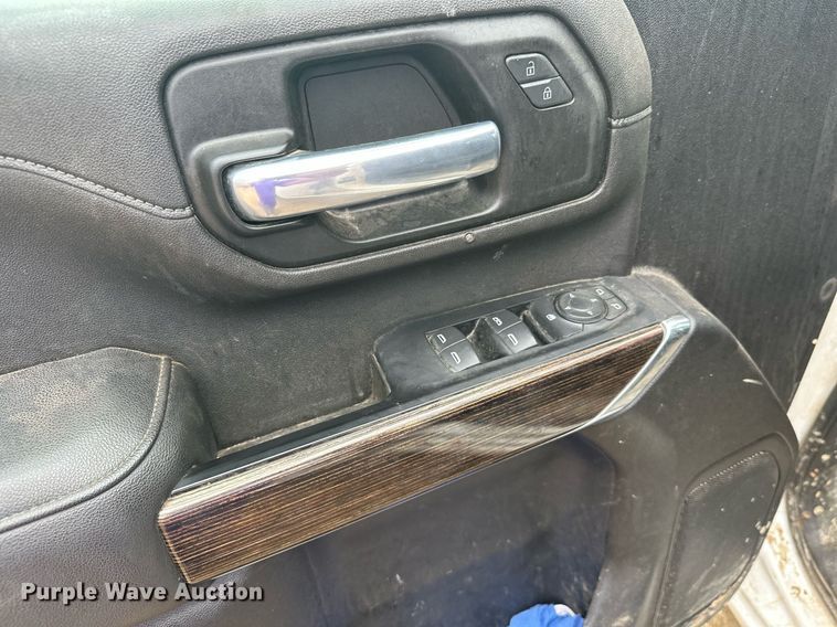 image for item DT6376 2022 GMC Sierra 2500HD Crew Cab pickup truck