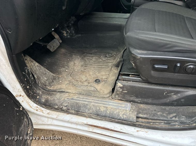 image for item DT6376 2022 GMC Sierra 2500HD Crew Cab pickup truck