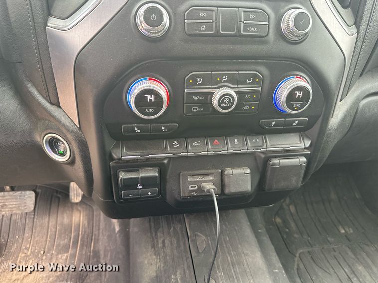 image for item DT6376 2022 GMC Sierra 2500HD Crew Cab pickup truck