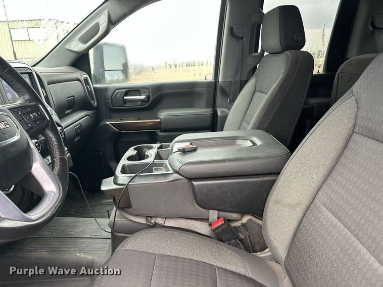 image for item DT6376 2022 GMC Sierra 2500HD Crew Cab pickup truck
