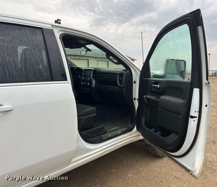 image for item DT6376 2022 GMC Sierra 2500HD Crew Cab pickup truck