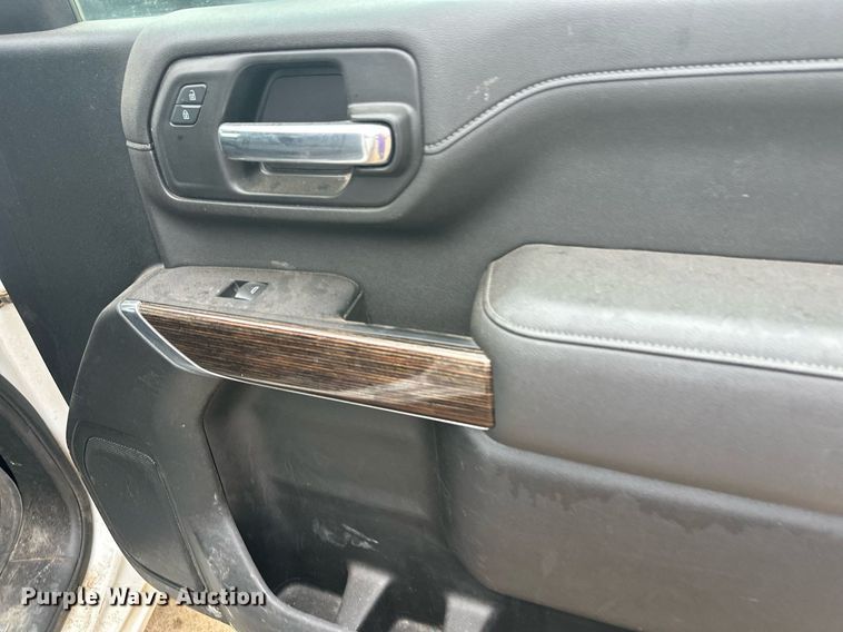 image for item DT6376 2022 GMC Sierra 2500HD Crew Cab pickup truck